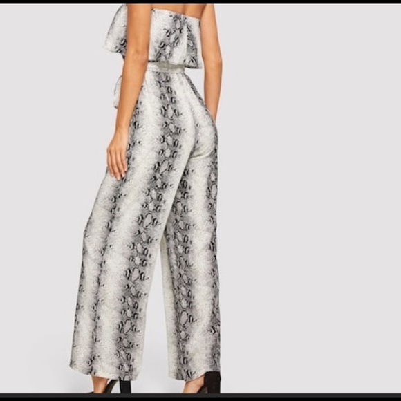 Chic Snakeskin Jumpsuit size L - Picture 8 of 8